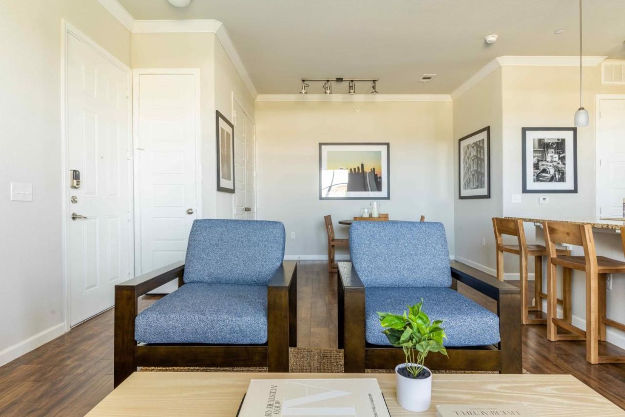 Century Stone Hill North: Bright With Gym And Pool In